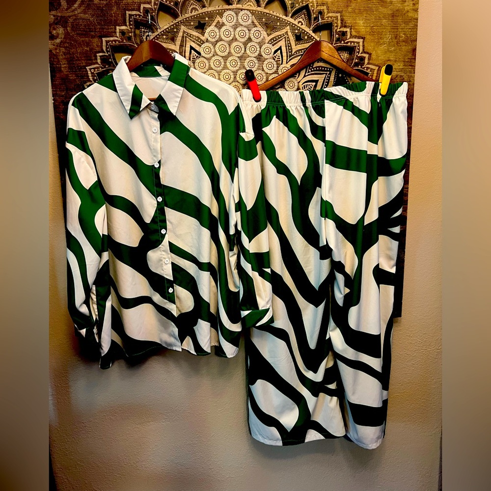 TWO PIECE BUTTON TOP PANTS GREEN DESIGN SET